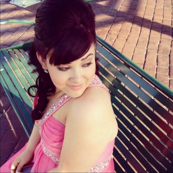 Size 2 Alyssa’s bridal prom dress - Picture 2 of 7